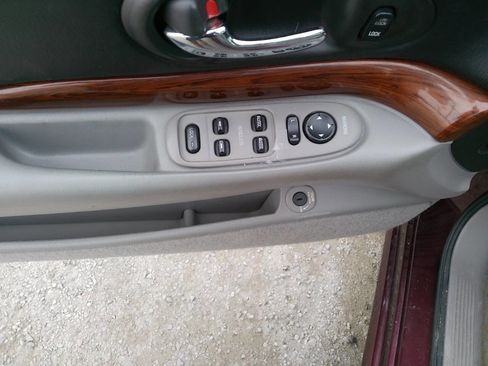 Used 2004 Buick Le Sabre Custom image 19