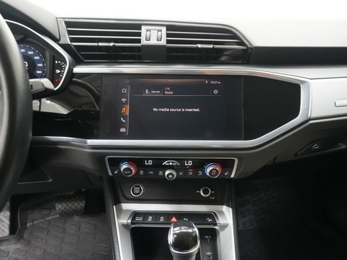 Used 2021 Audi Q3 2.0T Premium w/ Convenience Package AWD/4WD image 21