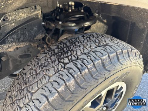 Certified 2025 Toyota Tacoma TRD Off-Road image 9