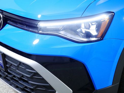 Used 2025 Volkswagen Taos SE image 16