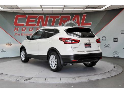 Certified 2022 Nissan Rogue Sport SV image 4