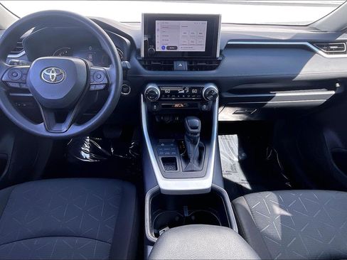 Used 2025 Toyota RAV4 XLE AWD/4WD image 19