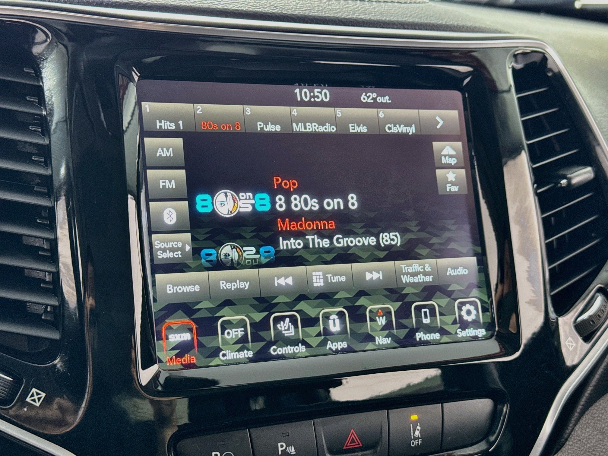 Used 2021 Jeep Cherokee Limited w/ Elite Package AWD/4WD image 18