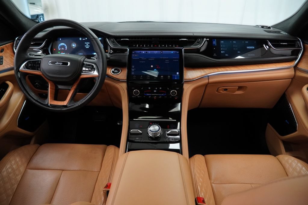 Certified 2025 Jeep Grand Cherokee Summit AWD/4WD image 2
