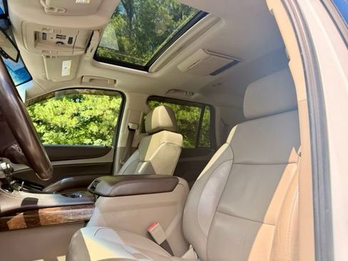 Used 2019 Chevrolet Tahoe LT w/ LT Signature Package RWD image 27