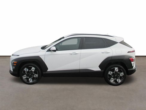 Used 2025 Hyundai Kona SEL FWD image 2