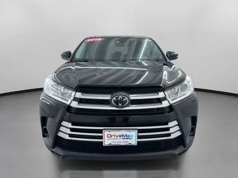 Used 2018 Toyota Highlander LE image 2