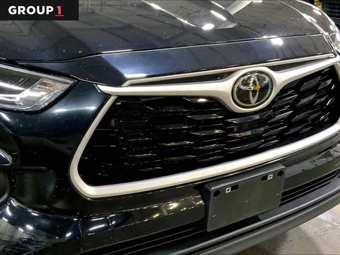 Certified 2024 Toyota Highlander XLE AWD/4WD image 30