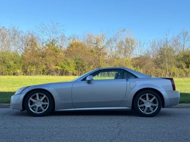 Used 2007 Cadillac XLR RWD image 19