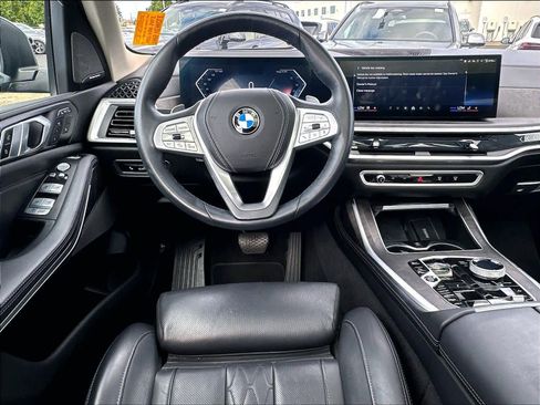Used 2024 BMW X7 xDrive40i AWD/4WD image 11