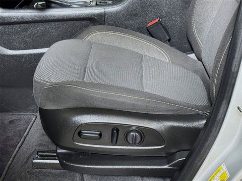 Used 2020 Chevrolet Traverse LT image 16