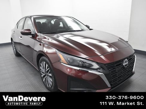 Used 2023 Nissan Altima 2.5 SV image 1