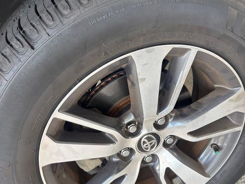 Used 2017 Toyota RAV4 XLE FWD image 4
