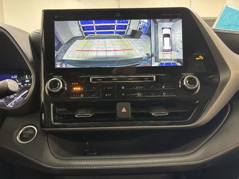 Used 2021 Toyota Highlander Limited image 10