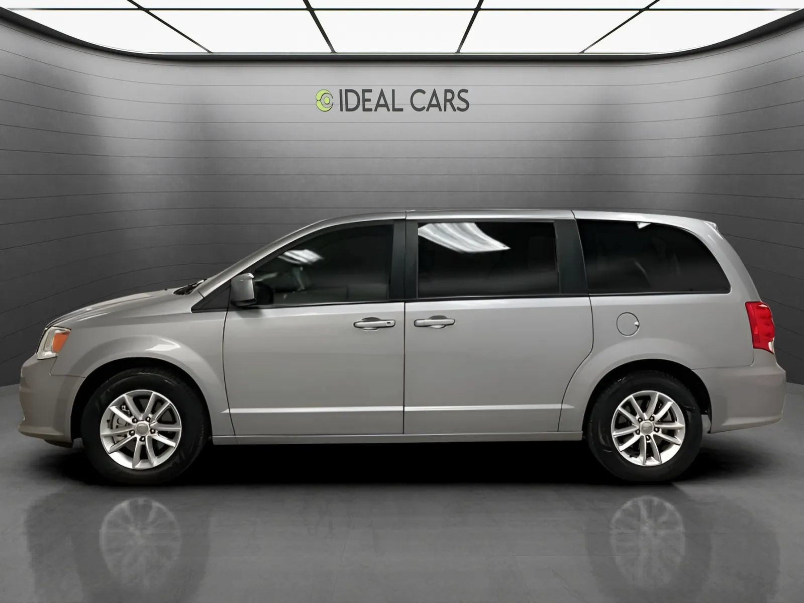 Used 2020 Dodge Grand Caravan SE FWD image 8