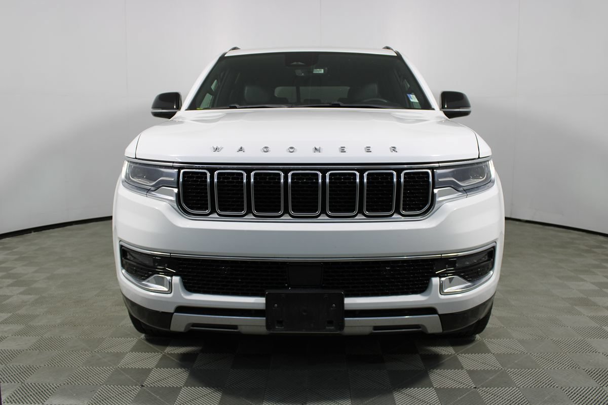 Used 2024 Jeep Wagoneer L Series II RWD image 2