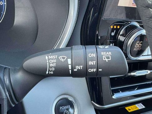 Used 2024 Toyota Highlander Limited image 24