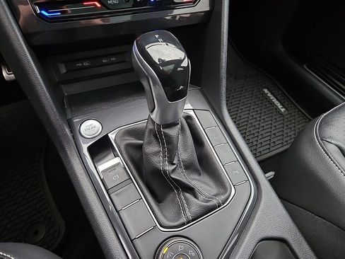 Certified 2022 Volkswagen Tiguan SE R-Line image 16