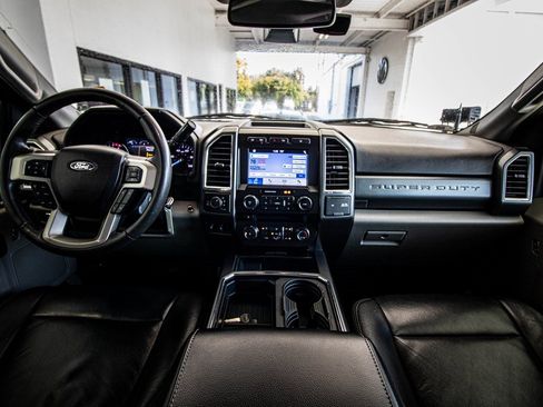 Used 2017 Ford F250 XLT w/ XLT Premium Package image 28