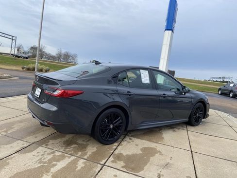 Used 2025 Toyota Camry SE image 11