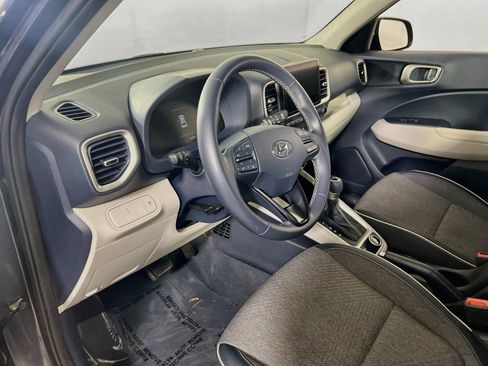Used 2023 Hyundai Venue Limited w/ Cargo Package FWD image 9