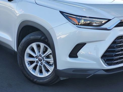 Used 2024 Toyota Grand Highlander AWD image 3