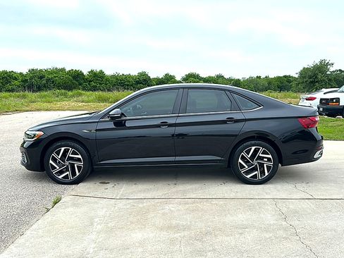 Used 2024 Volkswagen Jetta SEL FWD image 5