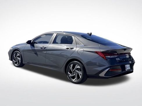 Used 2024 Hyundai Elantra SEL w/ Convenience Package FWD image 5
