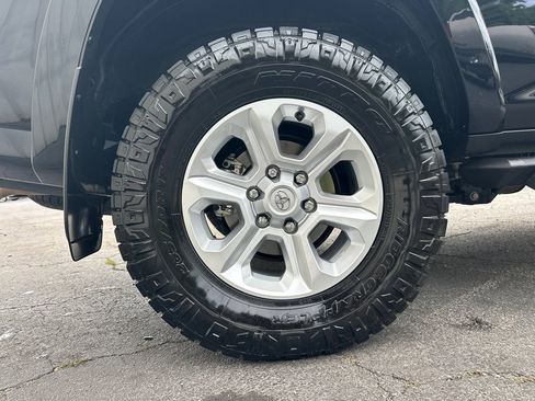 Used 2023 Toyota 4Runner SR5 Premium w/ Moonroof Package AWD/4WD image 18