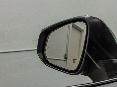 Used 2023 Toyota Highlander XLE AWD/4WD image 13