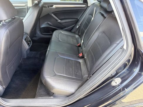 Used 2017 Volkswagen Passat 1.8T SE w/ SE Lighting Package FWD image 9
