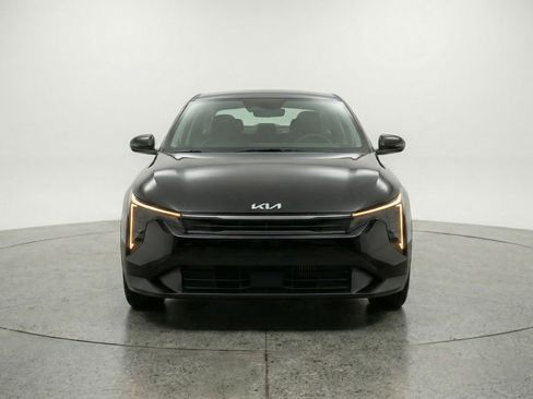 Used 2025 Kia K4 LXS image 2
