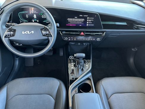 New 2026 Kia Niro FWD image 13