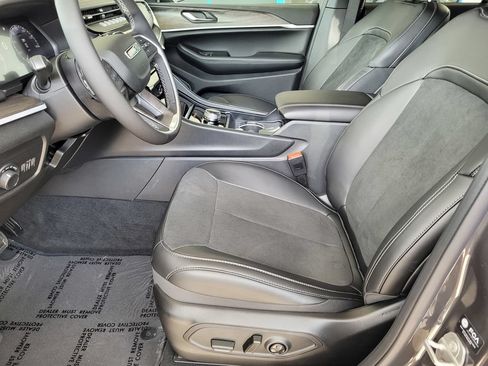 New 2026 Jeep Grand Cherokee Altitude AWD/4WD image 7