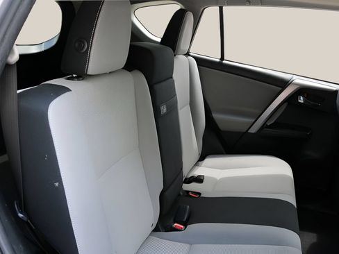 Used 2017 Toyota RAV4 XLE AWD/4WD image 18
