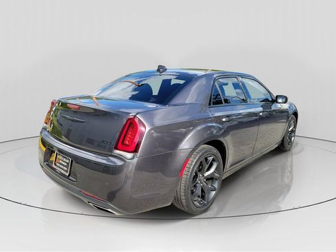 Used 2022 Chrysler 300 Touring L RWD image 7