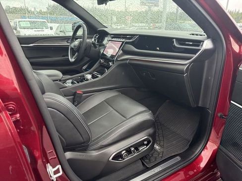 Used 2023 Jeep Grand Cherokee Overland w/ Luxury Tech Group IV AWD/4WD image 8