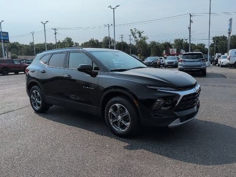 Used 2023 Chevrolet Blazer LT w/ Convenience Package FWD image 9