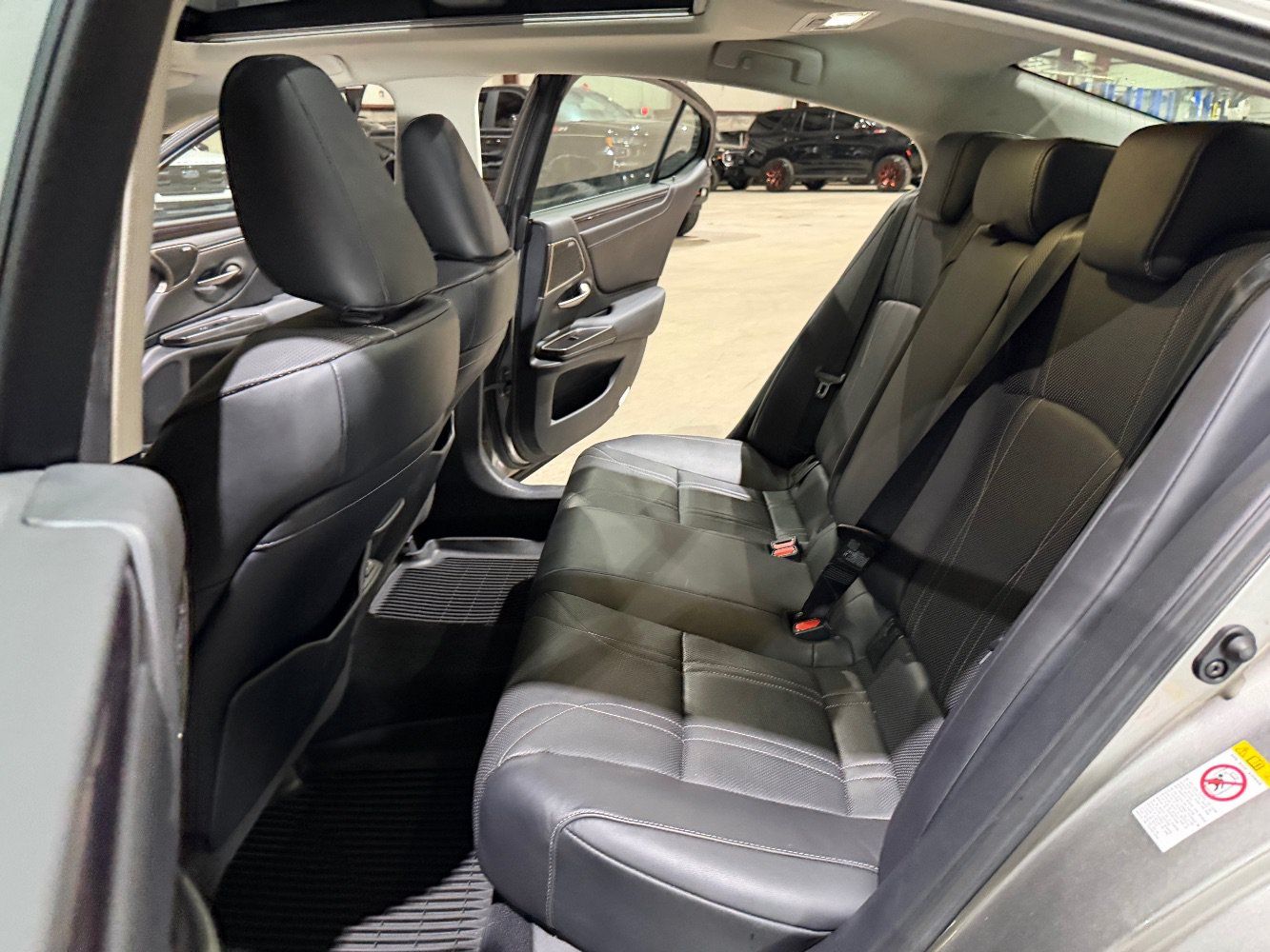 Used 2019 Lexus ES 350 w/ Accessory Package FWD image 17