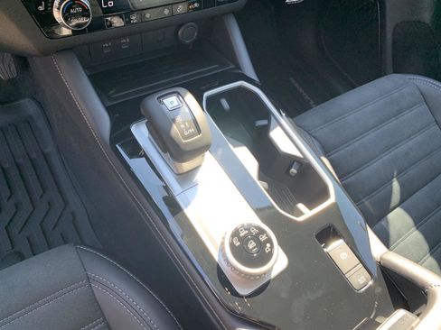 New 2025 Mitsubishi Outlander SE image 18