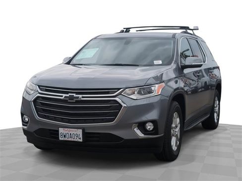 Certified 2021 Chevrolet Traverse LT image 1