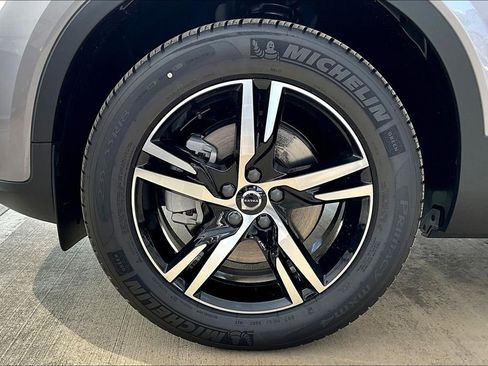 New 2026 Volvo XC40 B4 Core w/ Climate Package image 25