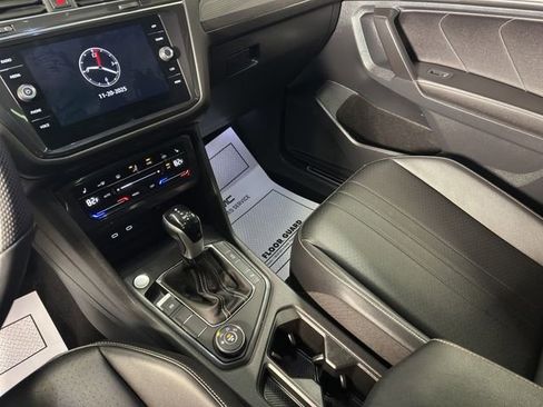 Used 2022 Volkswagen Tiguan SE R-Line image 17