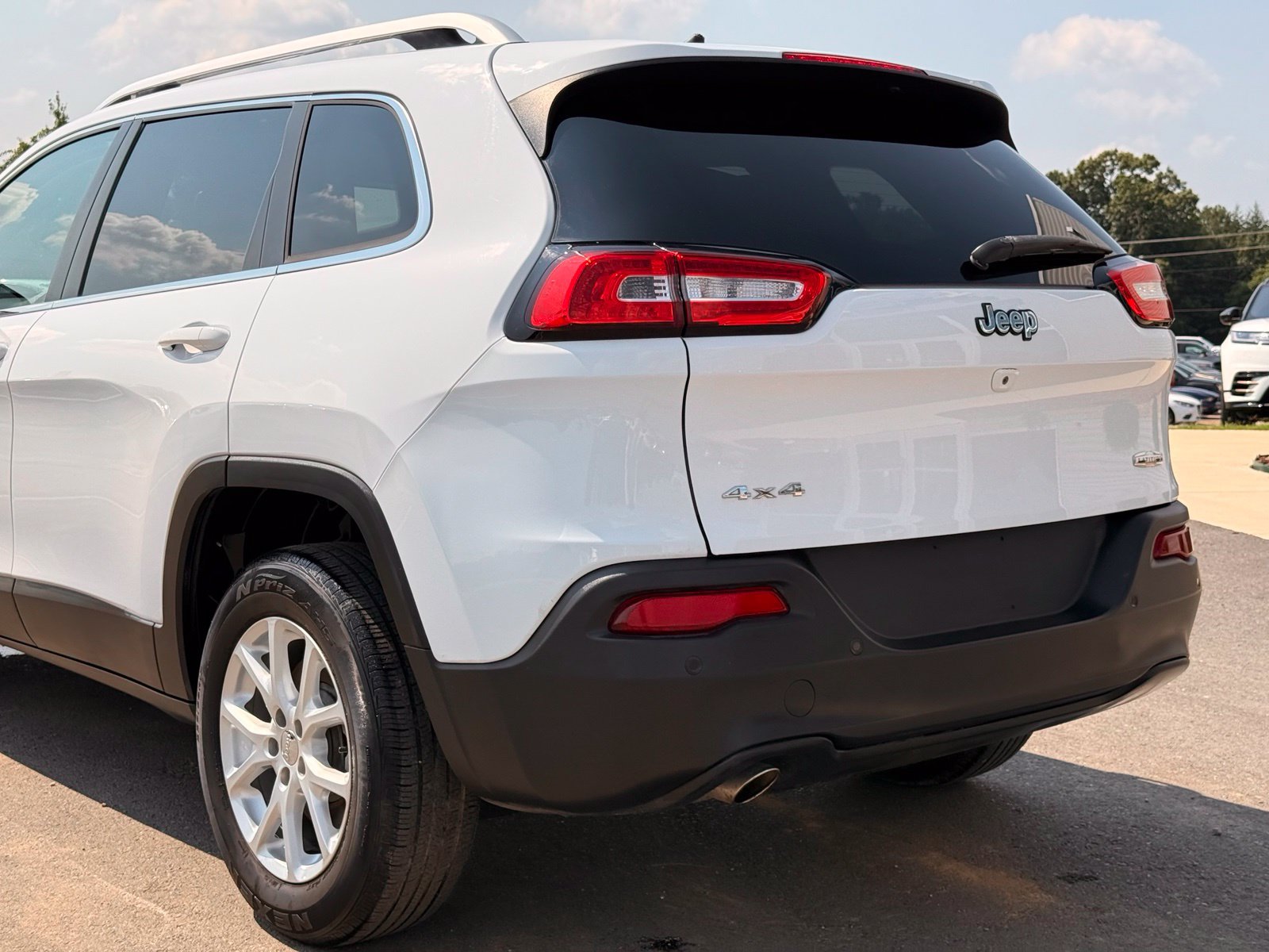 Used 2018 Jeep Cherokee Latitude w/ Safety Group AWD/4WD image 5