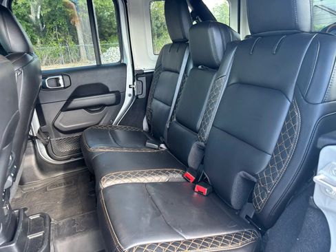 Used 2023 Jeep Wrangler Unlimited Sahara AWD/4WD image 14