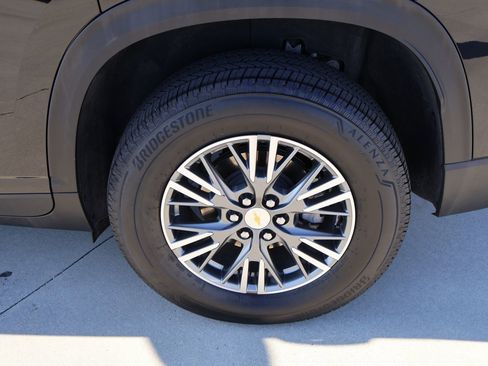 Used 2026 Chevrolet Traverse LT FWD image 9