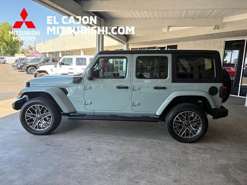 Used 2023 Jeep Wrangler Unlimited Sahara w/ Cold Weather Group AWD/4WD image 6