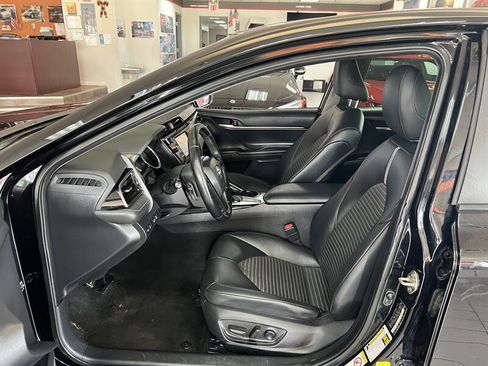 Used 2019 Toyota Camry SE FWD image 9