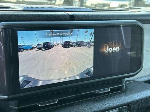 Certified 2025 Jeep Gladiator Sport AWD/4WD image 25