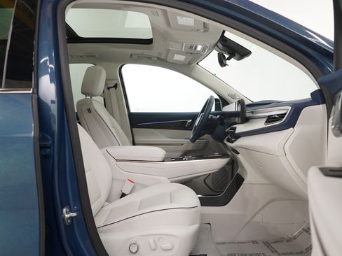 Used 2025 Buick Enclave Avenir w/ Super Cruise Package image 11